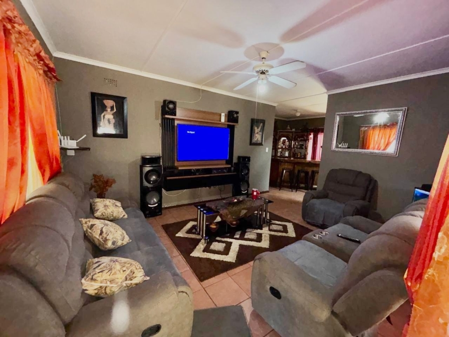 3 Bedroom Property for Sale in Geelhoutpark North West